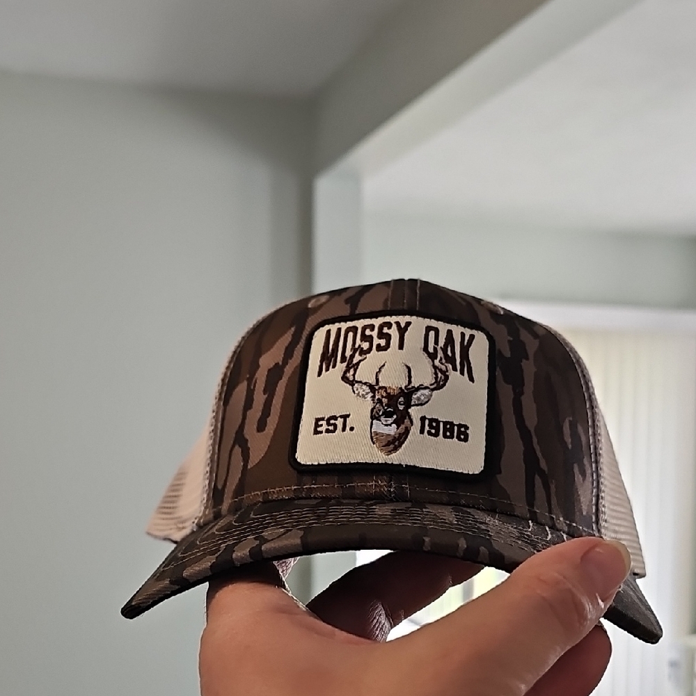 NWT Mossy Oak Brown Camo Trucker Hat with Deer Patch - Picture 9 of 11